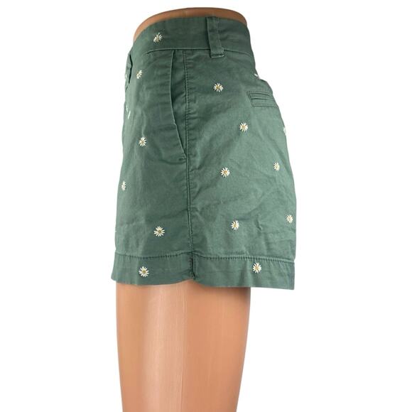 Old Navy Green Floral Daisy Embroidered Mid Rise Everyday Casual Chino Shorts 2 - Picture 2 of 5